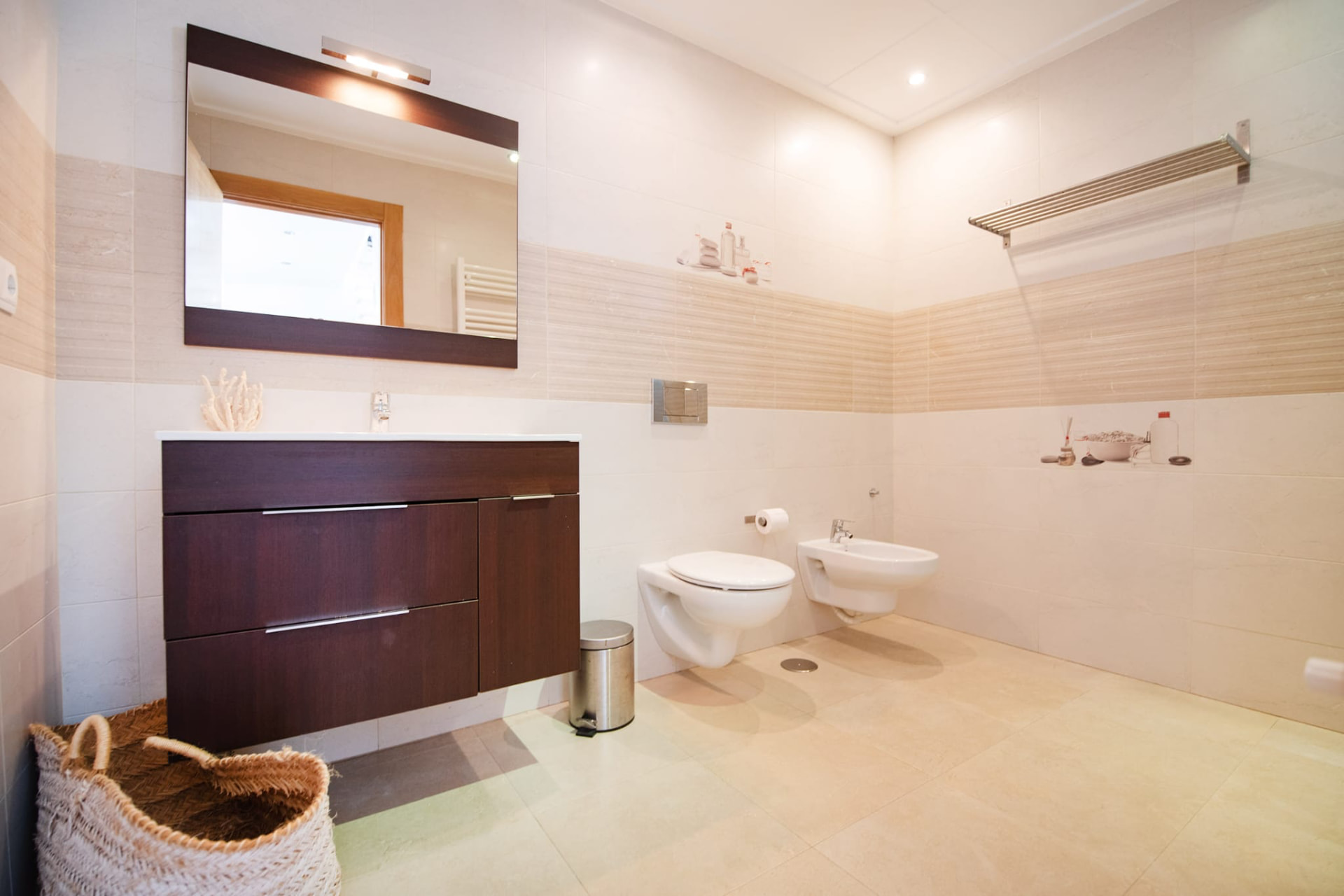 Modernes Badezimmer